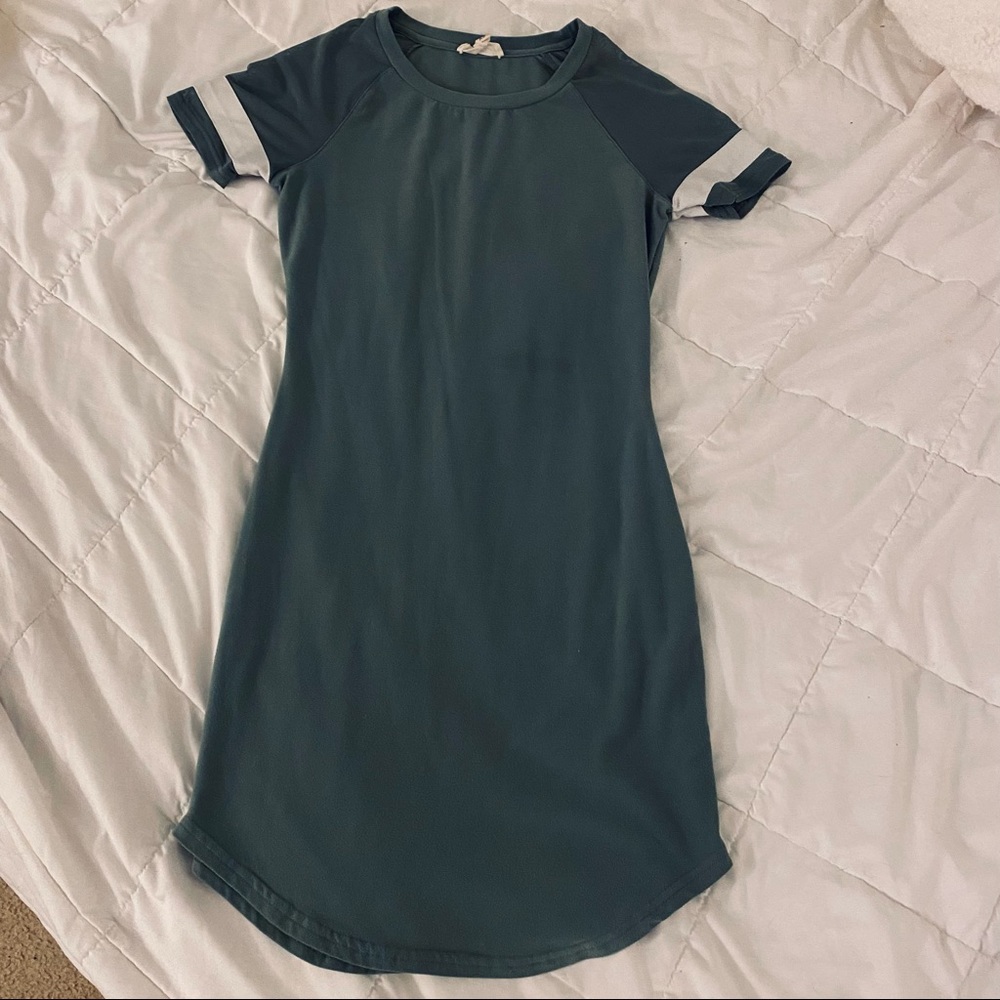 TRENDY casual midi dress in olive green *ultra flirt* XS barely worn